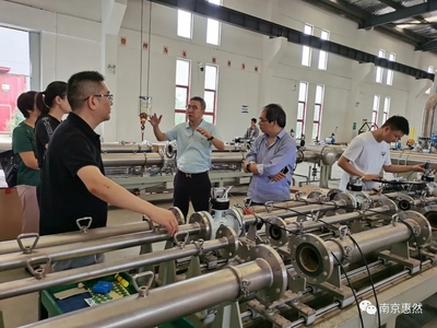 紫光股份智慧城市事业本部技术总监刘志强莅临我公司考察指导